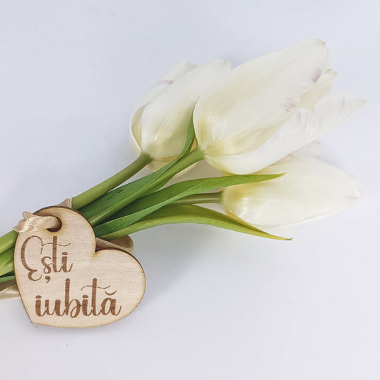 Pandantiv Inimă „Ești iubită” din lemn
