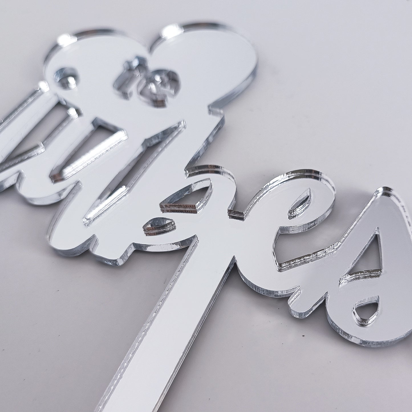 Topper Floral „Te Iubesc” cu Inimă și Tijă Lungă