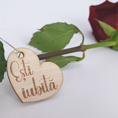 Pandantiv Inimă „Ești iubită” din lemn