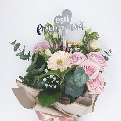 Topper Floral „Ești Frumoasă” cu Inimă și Tijă Lungă