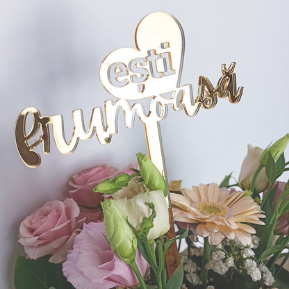 Topper Floral „Ești Frumoasă” cu Inimă și Tijă Lungă