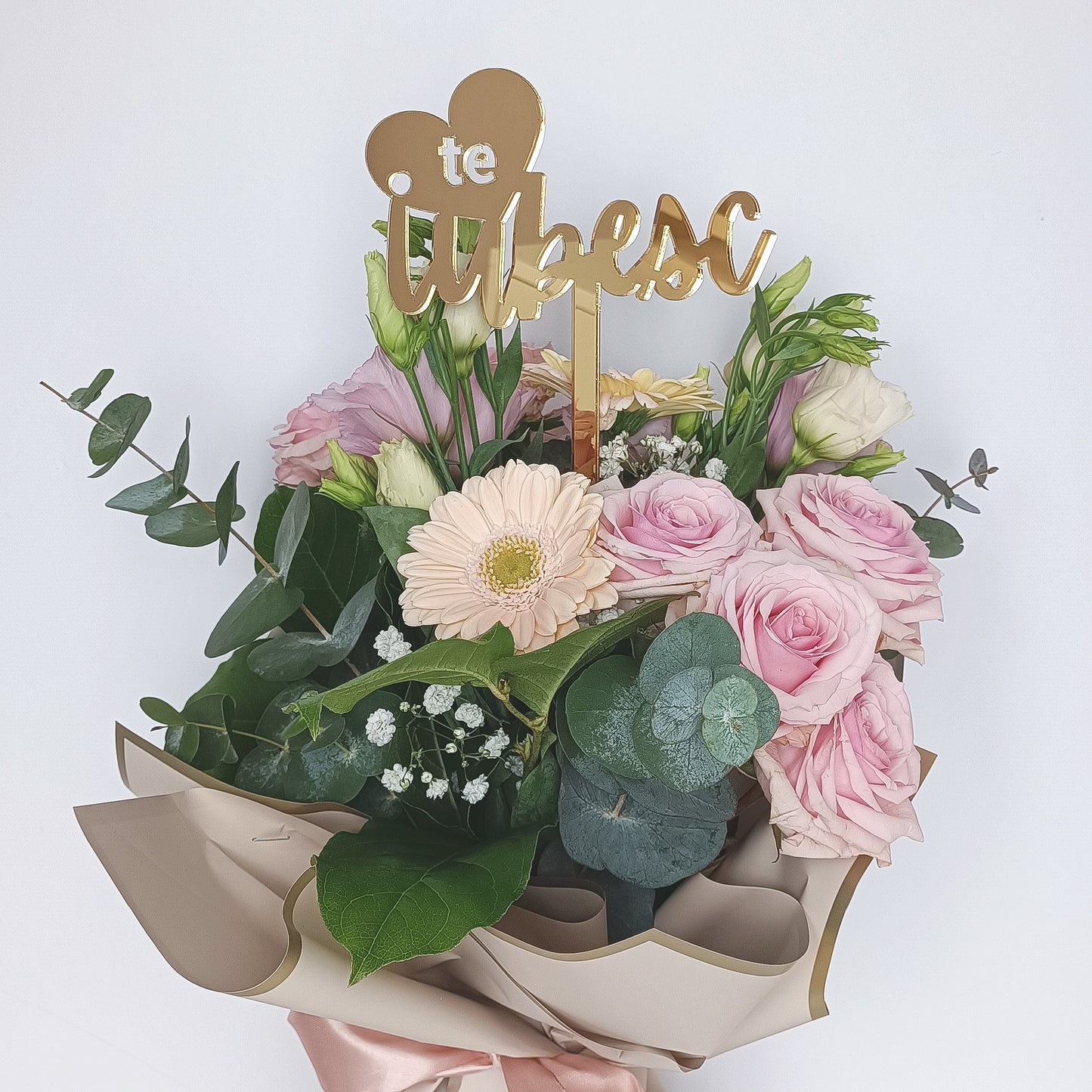 Topper Floral „Te Iubesc” cu Inimă și Tijă Lungă