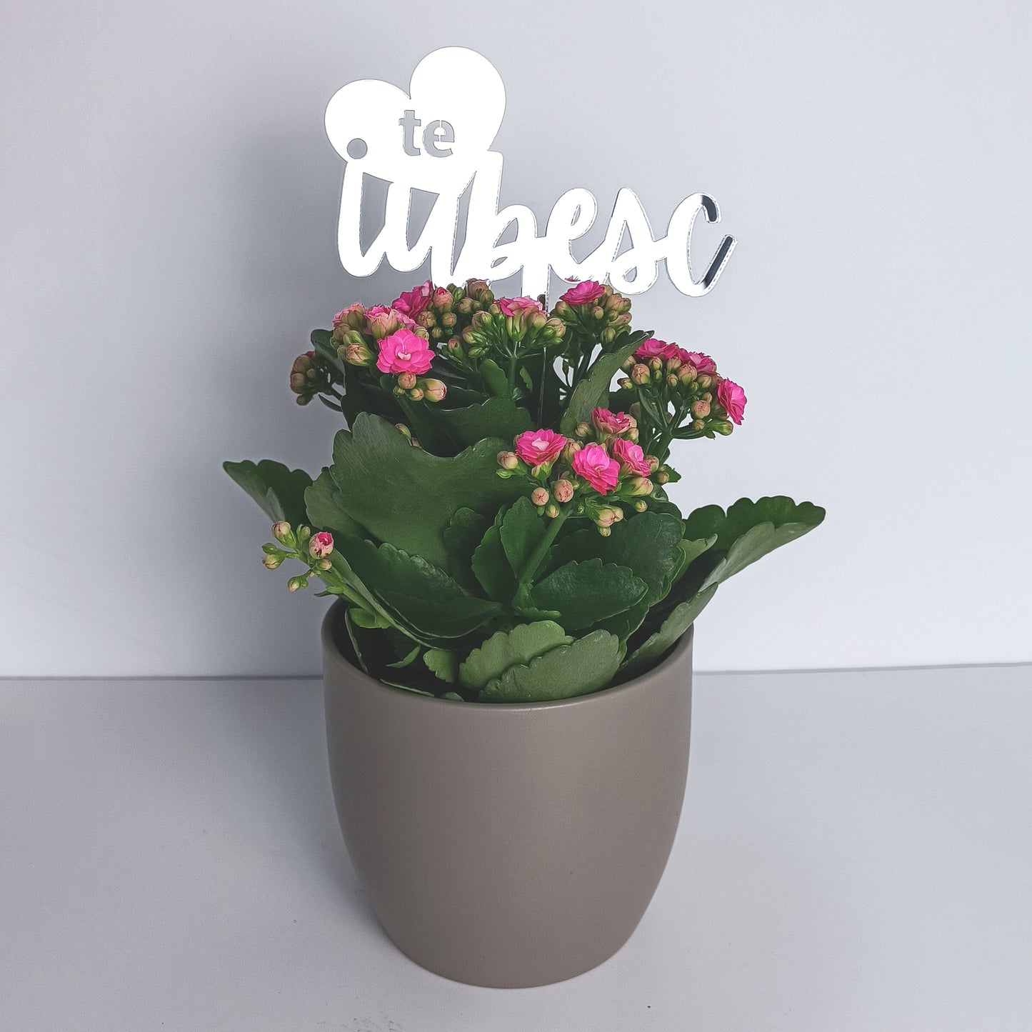 Topper Floral „Te Iubesc” cu Inimă și Tijă Scurtă