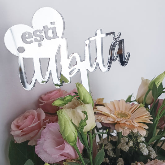 Topper Floral „Ești iubită” cu Inimă și Tijă Lungă