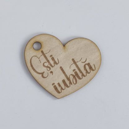 Pandantiv Inimă „Ești iubită” din lemn