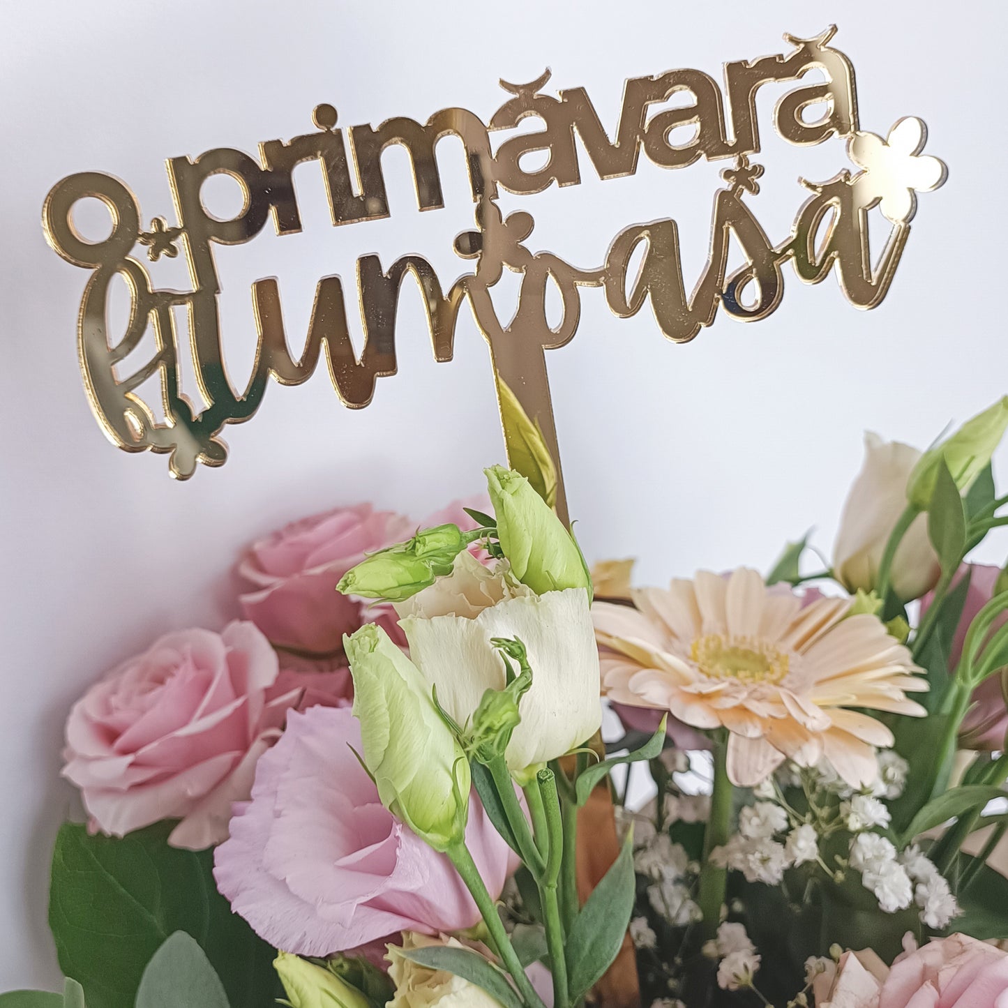 Topper Floral „O Primăvară Frumoasă” cu Flori și Tijă Lungă
